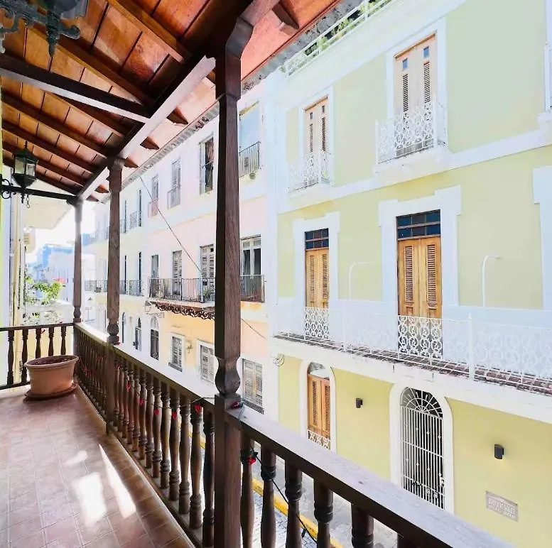 Historic Retreat With Rooftop In Old 산후안 펜션